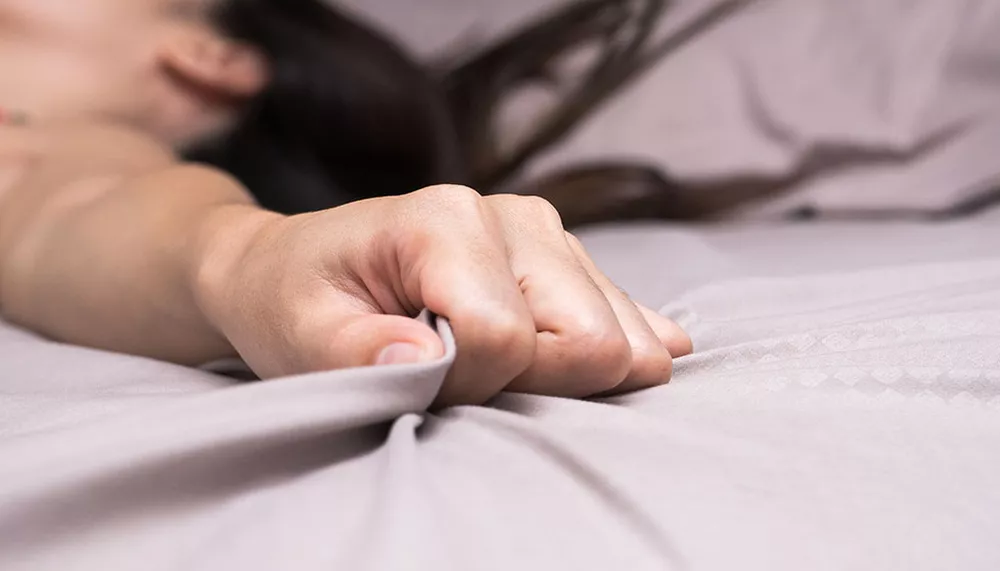 Orgasme ou Oscar ? Quand le plaisir féminin devient un rôle de composition