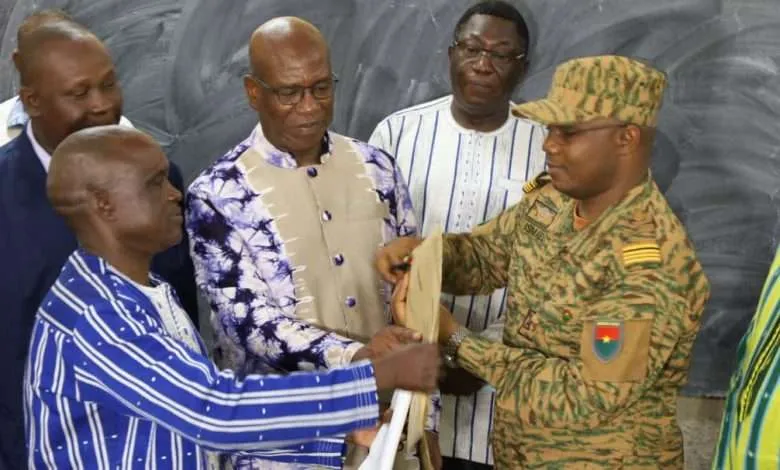 BAC 2025 : Le Commandant Ismaël Sombié donne le coup d’envoi des épreuves au lycée municipal Bambata de Ouagadougou